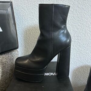 Black boots from forever 21 worn once size 7
